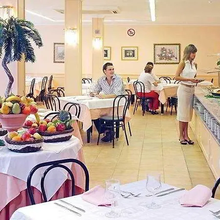 Hotel Estudios Rh Sol 2*