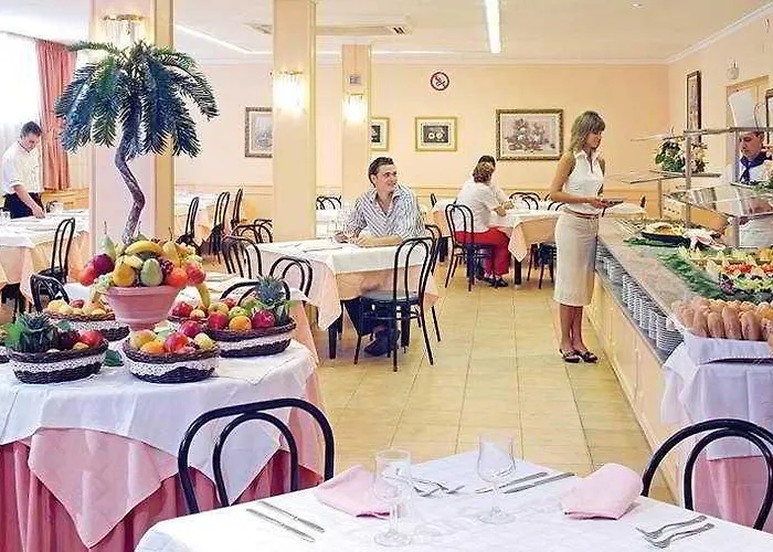 Hotel Estudios Rh Sol 2*