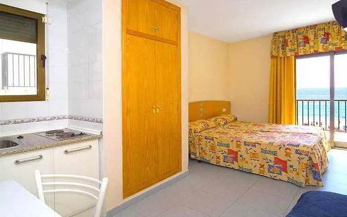 Estudios Rh Sol 2* بينايدورم